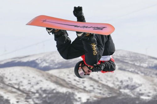 德国选手斩获高山滑雪银牌！